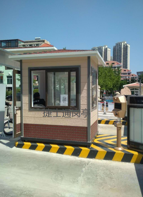 煙臺(tái)市，萊山區(qū)迎春大街綠色家園雕花板保安亭