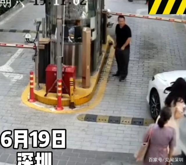 又是油門當(dāng)剎車，深圳女司機剛啟動就撞翻崗?fù)?，女保安員骨折受傷